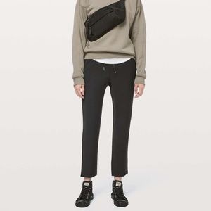LULULEMON black on the fly pant